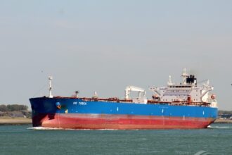 franta il retine pe capitanul unui petrolier suspectat ca opereaza in flota fantoma 6976469bad127