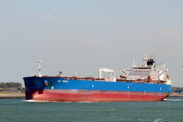 franta il retine pe capitanul unui petrolier suspectat ca opereaza in flota fantoma 6976469bad127