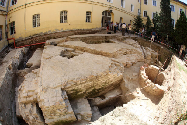 grenade si munitii din al doilea razboi mondial gasite la castelul huniade din timisoara 6978d151765c6