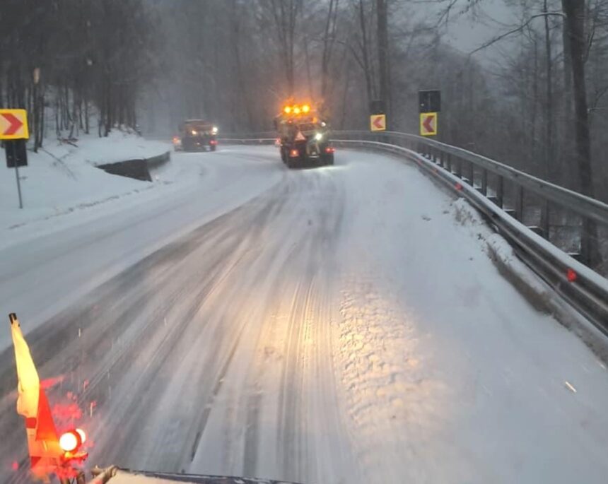 iarna grea in maramures cjsu avertizeaza echipati masinile cu anvelope de iarna 695dfcc4bac50
