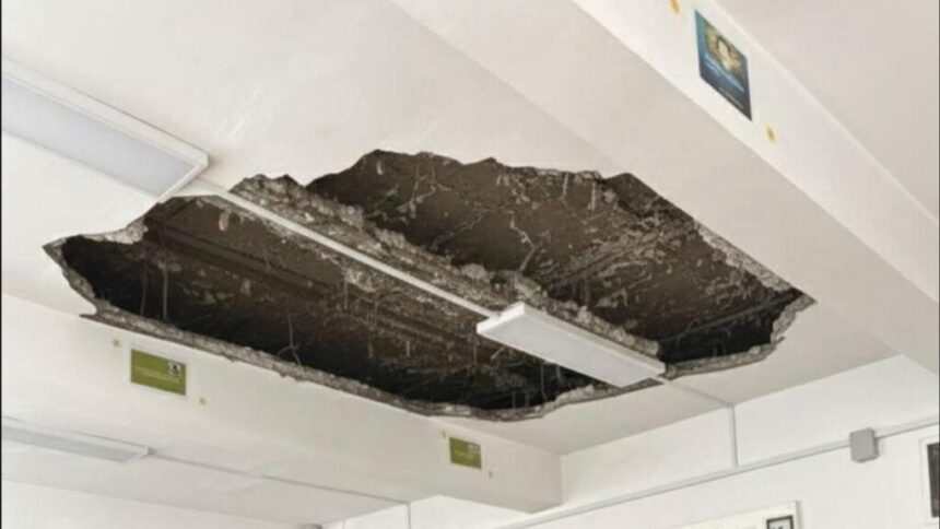 imagini revoltatoare la colegiul mihail sturza din iasi tavan prabusit intr o sala de clasa 696669469ad49