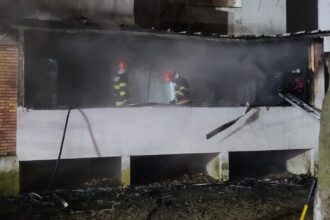 incendiu la un apartament din bacau in toiul noptii zeci de persoane evacuate 695e25c636ead