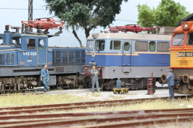infrastructura feroviara din ungaria e mai rea chiar si decat a noastra vagoane luate de la dezmembrari toalete care evacueaza direct pe linie lipsa incalzirii 6978ce5fbb7be