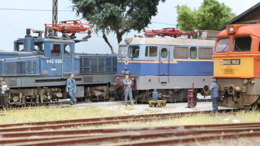 infrastructura feroviara din ungaria e mai rea chiar si decat a noastra vagoane luate de la dezmembrari toalete care evacueaza direct pe linie lipsa incalzirii 6978ce5fbb7be