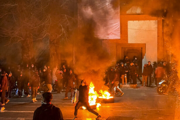 iranul avertizeaza protestatarii care s au alaturat revoltelor sa se predea 696e77ef9bbbd