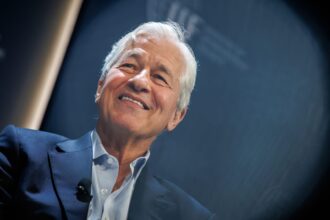 jpmorgan reaches deal to become apple credit card issuer source says 695eccab7599e