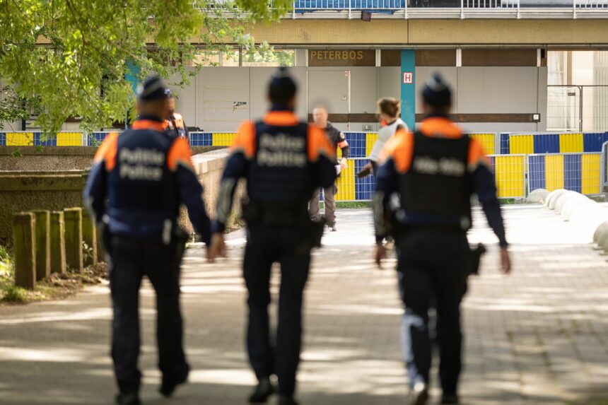 librarie din paris perchezitionata pentru un caiet de colorat 696a845fa47c6