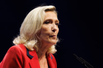 liderul francez de extrema dreapta le pen a negat ca partidul ar fi avut un sistem pentru a deturna fonduri ue 696fd61a6445b