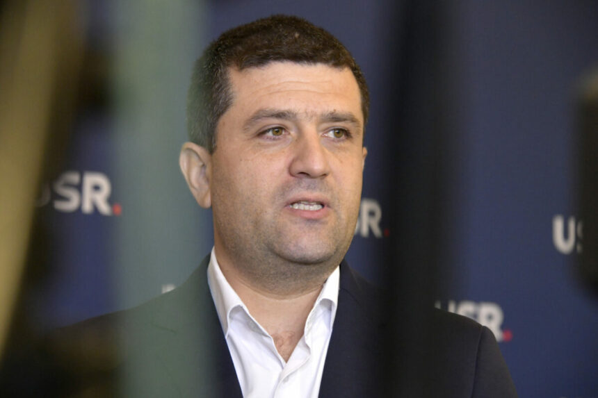 ministrul apararii vizat de o motiune simpla demnitarul este acuzat ca face declaratii iresponsabile si compromite credibilitatea romaniei 6965f5af8fc97