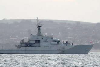 navele marinei regale britanice urmaresc activitatea vaselor rusesti pe canalul manecii 69736340b0840
