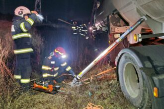 o cisterna cu 10 tone de benzina si 24 de motorina a derapat 6960089ab02f9