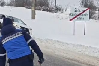 o masina in care se afla o familie cu doi copii a derapat in judetul cluj 69637fc3c9946