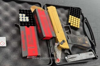 pistol cu gaze descoperit de politistii de frontiera din giurgiu in portbagajul masinii unui cetatean bulgar 6979e23dca5f9