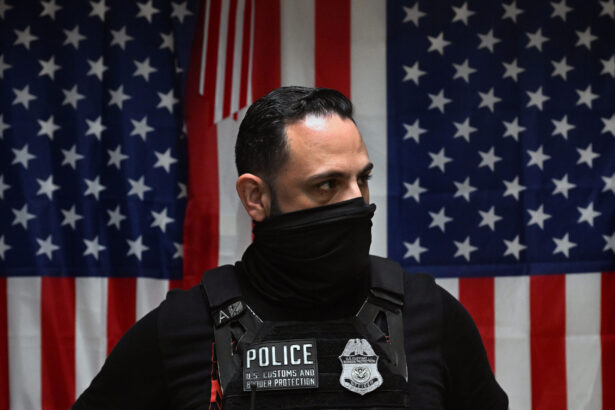 proteste la milano fata de prezenta agentilor ice la jocurile olimpice de iarna 697e2815dd642