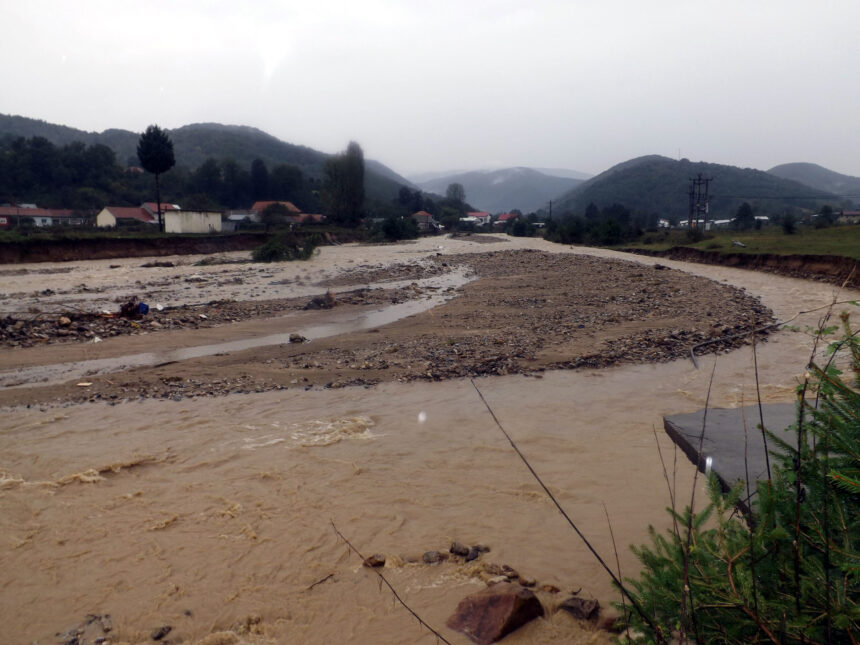 risc de inundatii pe rauri din maramures banat si oltenia 6979d7cb6ec74