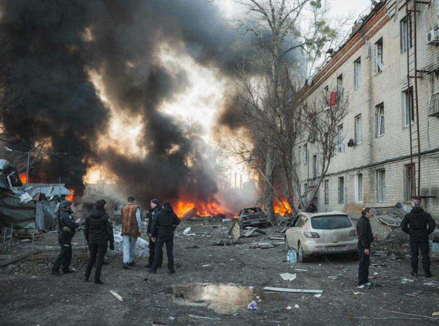 rusia a atacat ucraina cu peste 100 de drone si o racheta balistica la cateva ore dupa anuntul lui trump privind un acord cu putin 697c746fc390f