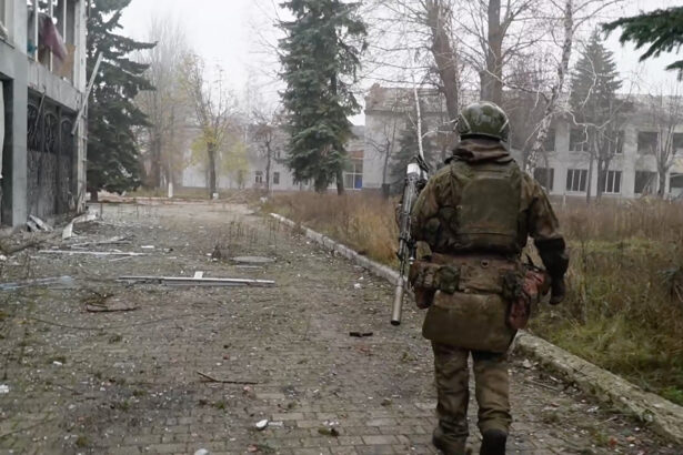 rusia intensifica atacurile la pokrovsk in regiunea donetk avertizeaza comandantul fortelor armate 697761da42b0e