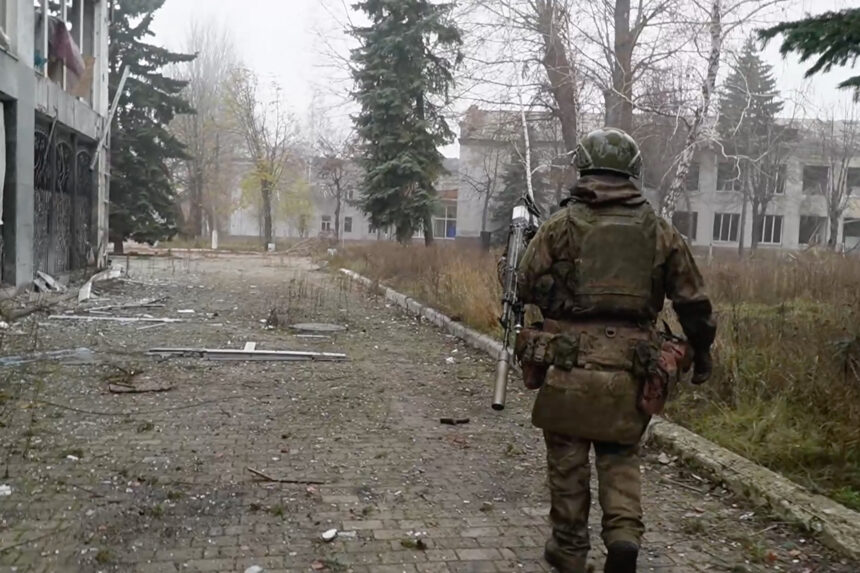 rusia intensifica atacurile la pokrovsk in regiunea donetk avertizeaza comandantul fortelor armate 697761da42b0e