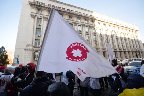 sanitas ameninta cu greva daca guvernul isi mentine decizia de a reduce fondul de salarii cu 10 697794ec4b13c