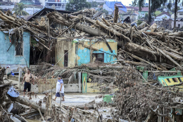 sapte morti si peste 80 de disparuti dupa o alunecare de teren din indonezia 697481aa7ab35