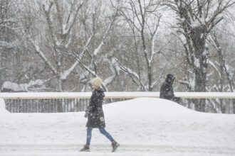 sectorul 5 peste 100 de muncitori si 70 de utilaje in actiune pentru deszapezire 696371c409853