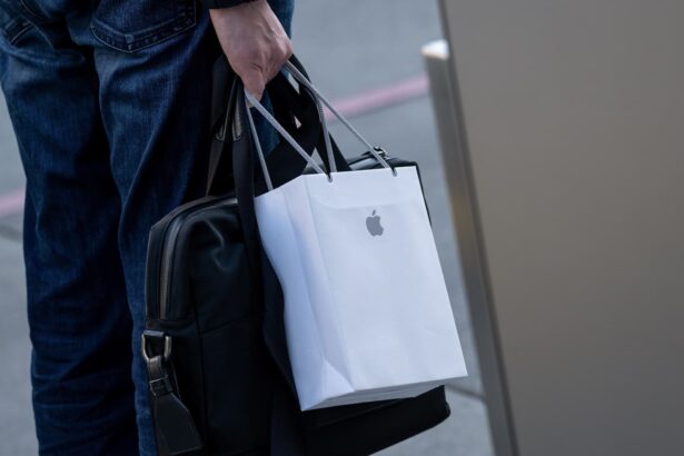 stocks making the biggest moves after hours apple robinhood visa sandisk and more 697bdbc4c4f21