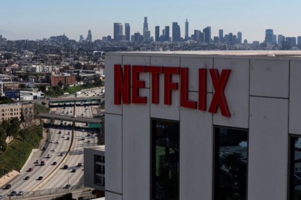 stocks making the biggest moves premarket netflix united airlines kraft heinz more 6970c2b49f2d9