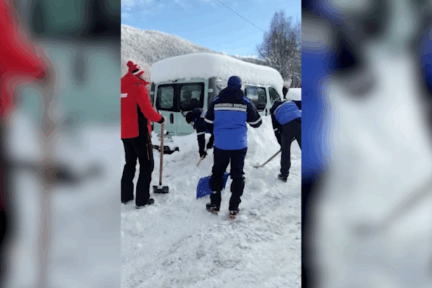 un grup de opt persoane intre care o mama si un copil blocati intr o zona izolata din hunedoara 69639be8dedef