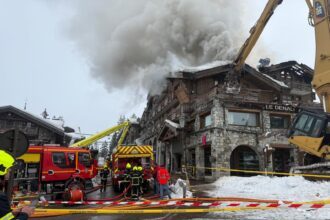 un hotel de cinci stele din alpii francezi a luat foc peste 270 de persoane evacuate 697a3aba91b1d