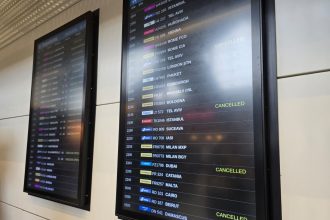 12 zboruri anulate de pe aeroportul otopeni 69a2f30b7eb38