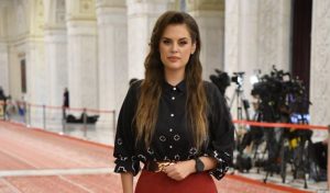 Colaj cu deputata Codruța Corcheș, Biblioteca Județeană „Octavian Goga” din Cluj-Napoca și portretul scriitorului Octavian Goga