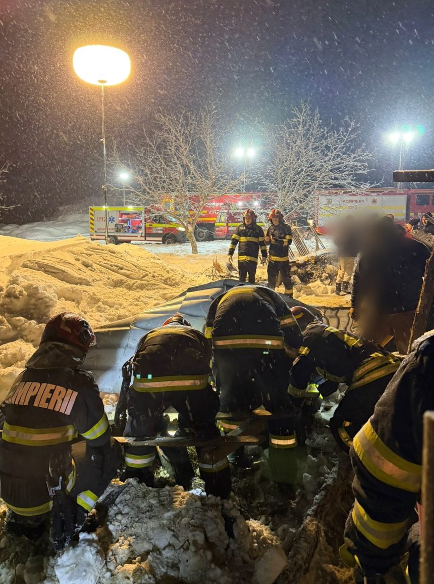 acoperisul unui saivan s a prabusit in prahova din cauza zapezii depuse 30 de animale au murit 699a9ad80e551