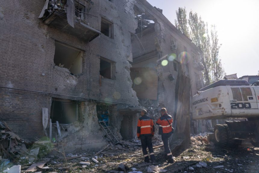 atac masiv cu drone asupra zaporojiei bloc cuprins de flacari si mai multi raniti 699fed595f817