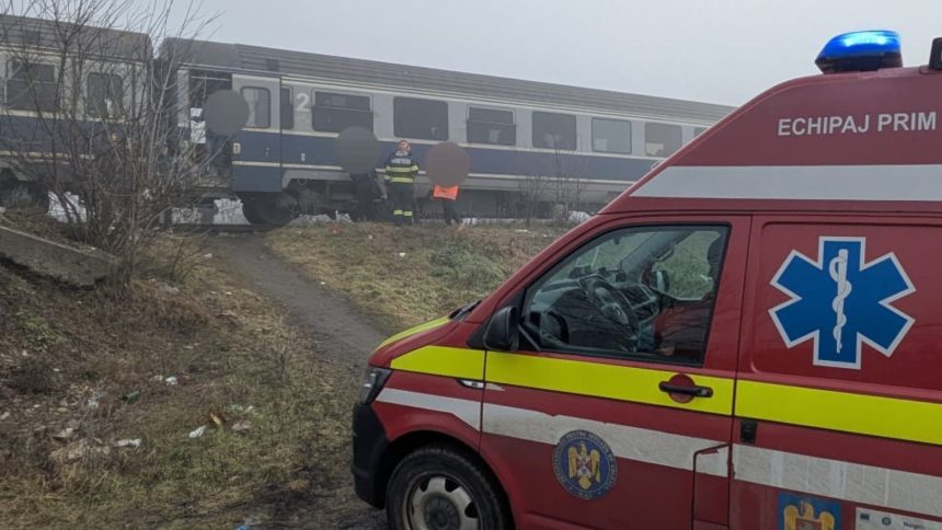 barbat lovit de tren in bacau acesta se afla la gara cu bicicleta 698ef31953006