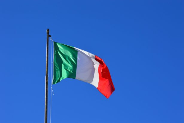 ca in filmele cu mafioti atac armat asupra unui transport de valori in italia 6989d210bd9f4