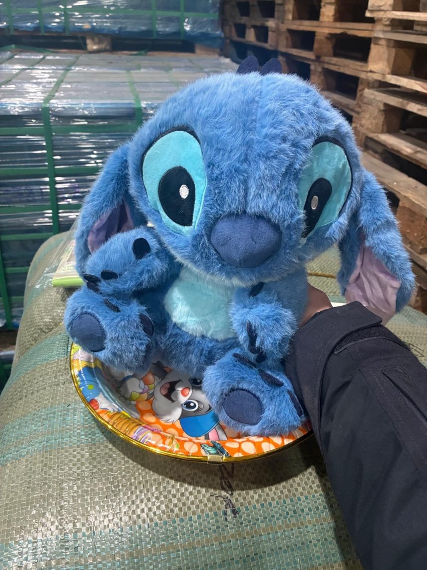 captura in portul constanta mii de jucarii si genti posibil contrafacute ridicate de politisti 698f0e1406858