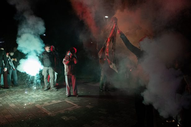 ciocniri la milano in timpul jocurilor olimpice protestatari au aruncat petarde politia a folosit gaze lacrimogene 69878cc9c6d47