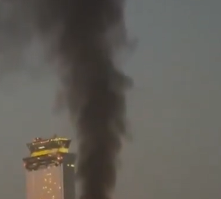 coloana de fum observata in dubai dupa ce emiratele spun ca au interceptat rachete iraniene 69a30cdc8138e