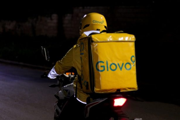 compania care opereaza glovo in italia plasata sub control judiciar pentru exploatarea curierilor 698ac5d9900ec