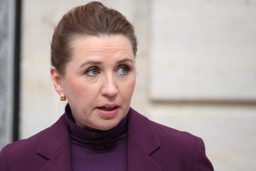 cred ca dorinta este aceeasi premierul danez considera ca trump inca vrea sa preia groenlanda 69912e695d284