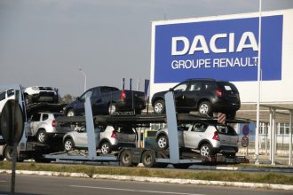 dacia lanseaza un nou program de plecari voluntare compensatii de pana la 210 000 de lei net pentru angajatii cu peste 16 ani vechime 69834a7f7a7ed