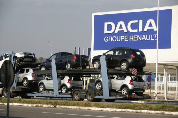 dacia lanseaza un nou program de plecari voluntare compensatii de pana la 210 000 de lei net pentru angajatii cu peste 16 ani vechime 69834a7f7a7ed