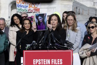 dosarele epstein sunt pline de nuduri necenzurate si nume de victime 69844240ec240