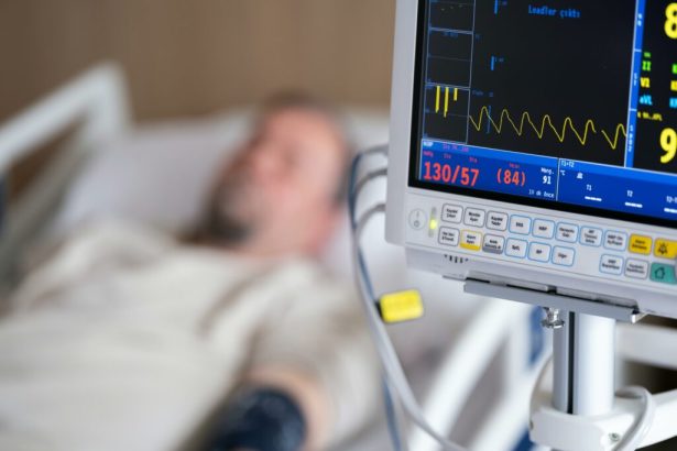 drama unui barbat de 72 de ani operat la iasi pentru o tumora gigant pe creier dupa alti medici i au spus ca nu mai pot face nimic 698c38b2a1827