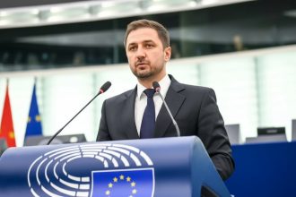 edited adrian axinia europarlamentar aur avem un presedinte ilegitim posibil infractor el trebuie suspendat si demis din functie 69a16e13addaf