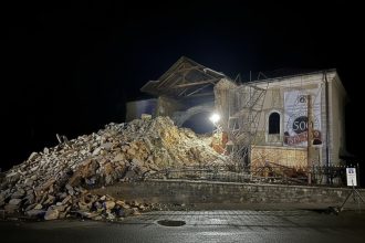 edited ancheta pe santierul unde s a prabusit turnul bisericii reformate din orasul cehu silvaniei o politista a fost ranita 6982e71434943