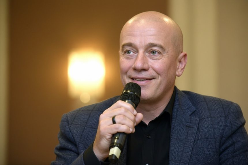 edited aur a depus motiune simpla impotriva ministrului culturii andras demeter 699eb4e02f9ed