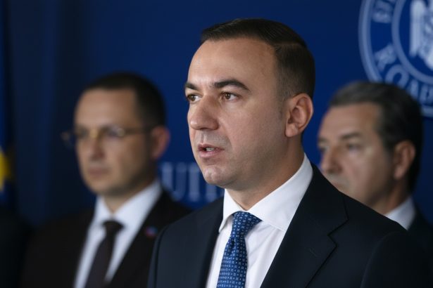 edited bogdan ivan asteptat la ora guvernului ministrul va da explicatii cu privire la criza apei potabile din arges 69898cb772558