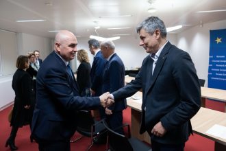 edited bolojan intalnire la bruxelles cu europarlamentarii coalitiei discutii despre banii pierduti din pnrr 699f5ffbd4cd7