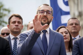 edited claudiu nasui sare la gatul lui grindeanu vrea sa blocheze orice reforma 69a1625fbb3d2